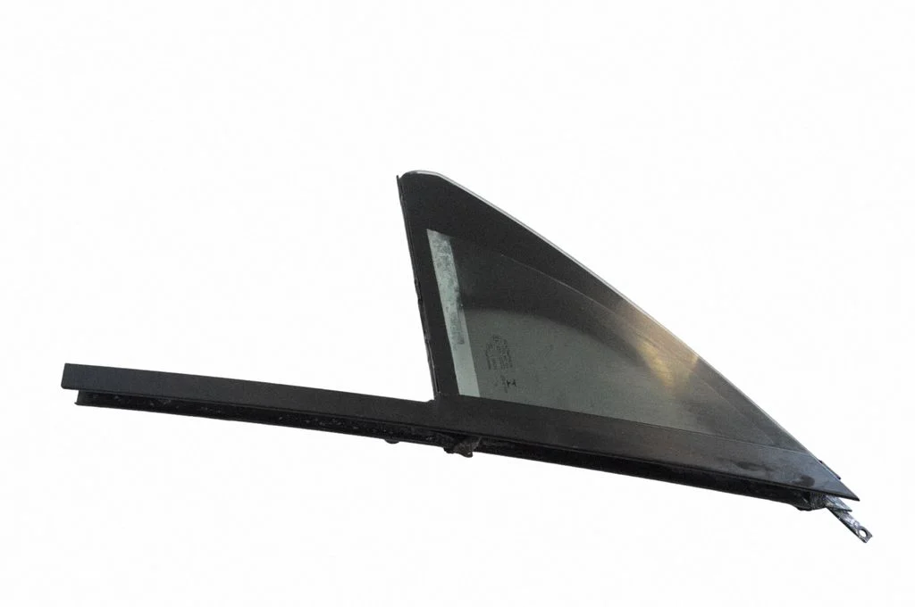 Front door vent window glass four-door – Porsche Macan (95B) (2019-)