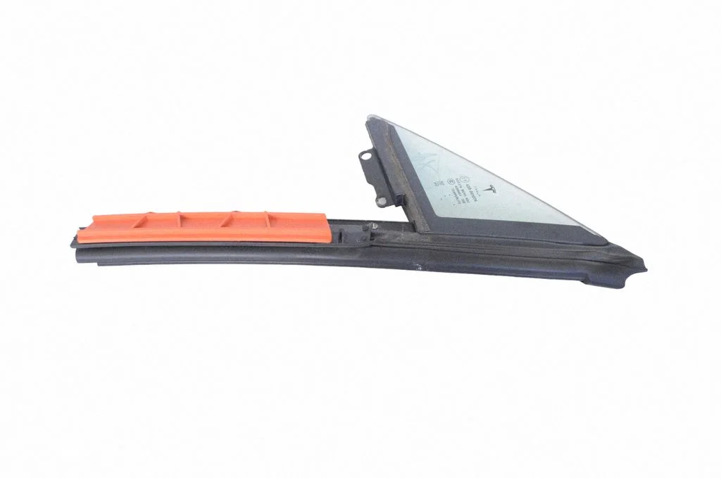 Front door vent window glass four-door 600654400I