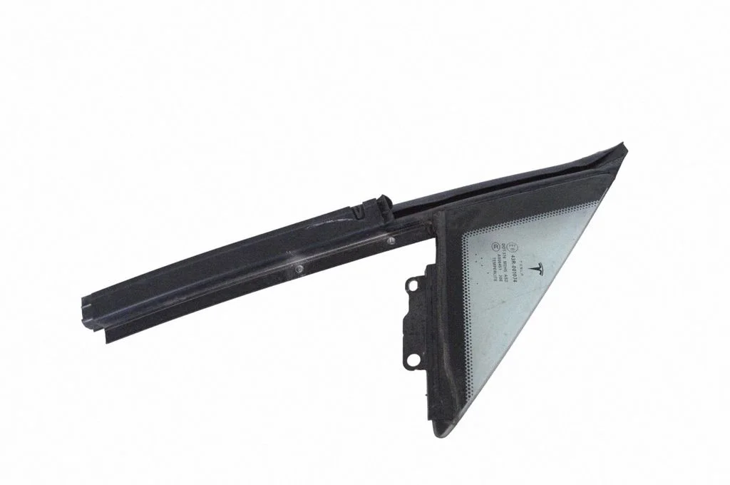 Szyba trójkątna drzwi przednich (4-drzwiowe) 43R001074