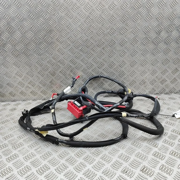 Positive cable (battery) 285A82470R