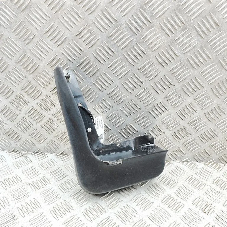 Priekšējais dubļusargs A2478903800