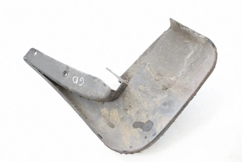 Aizmugurējais dubļusargs YC15V28344AGW