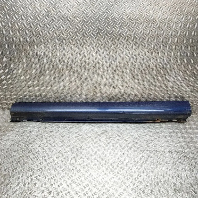 Próg 4W8320211ACW