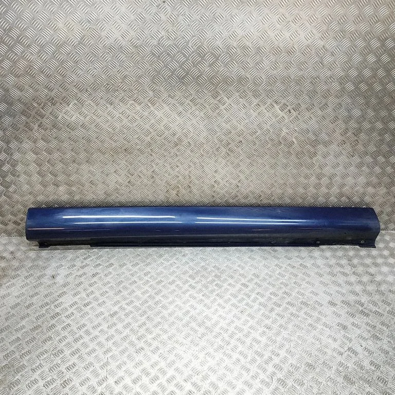 Próg 4W8320210ACW