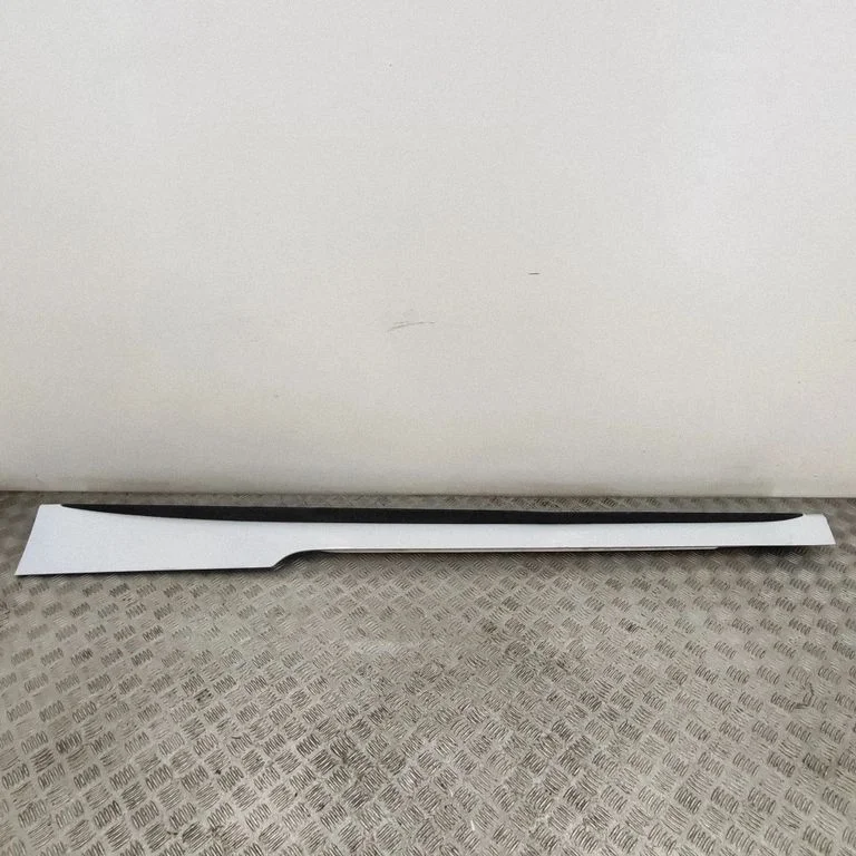Sill 8W6853859A