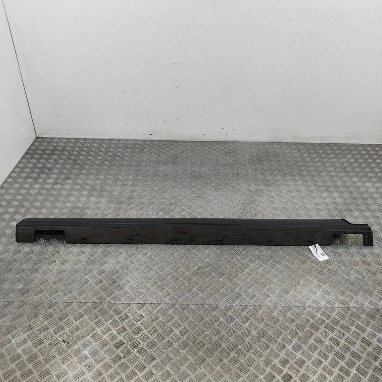 Sill LR038830