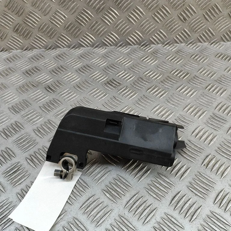 Plussjuhtmete ühendussõlm 8W0915459E
