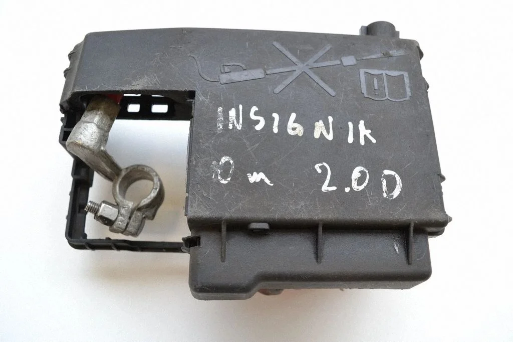 Plusa vadu savienojuma mezgls – Opel Insignia A (2008-2017)