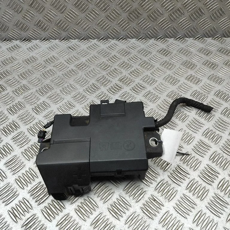 Plusa vadu savienojuma mezgls 32200334