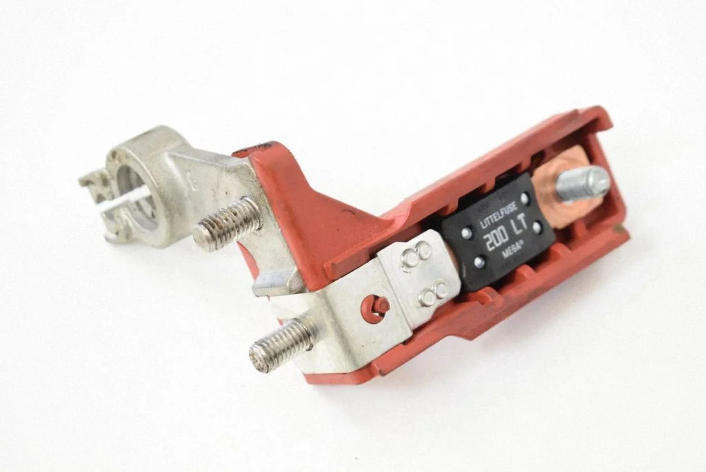 Plussjuhtmete ühendussõlm JX6T14305GBAD