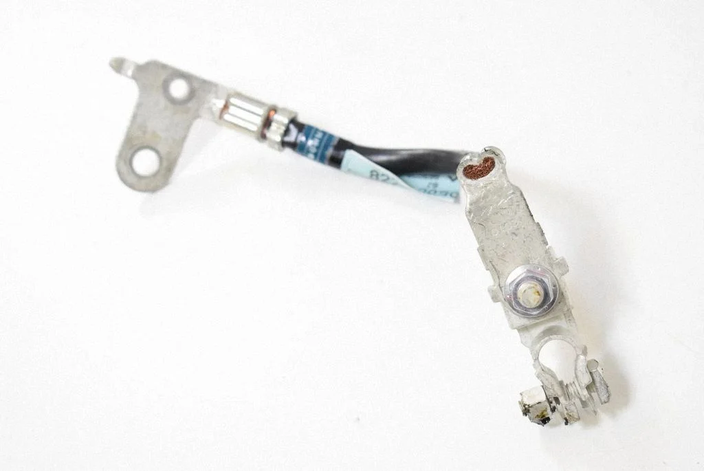 Plussjuhtmete ühendussõlm 8228453050C2 – Lexus RC (2014-)