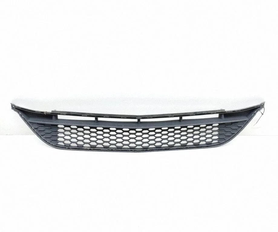 Atrapa przednia (grill) A1778859100