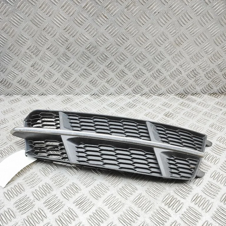 Atrapa przednia (grill) 4G0807682A