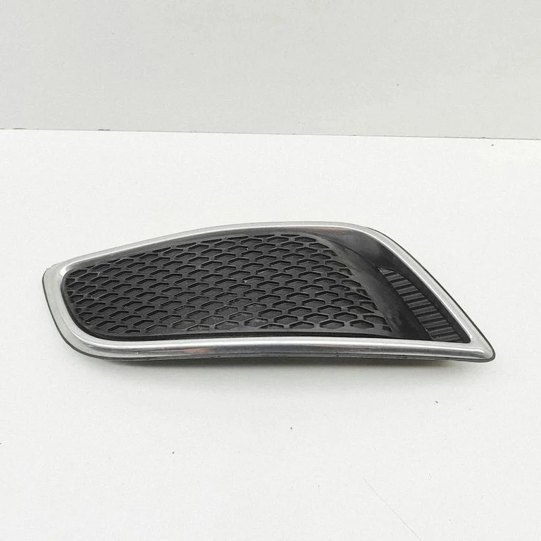 Atrapa przednia (grill) 25778239
