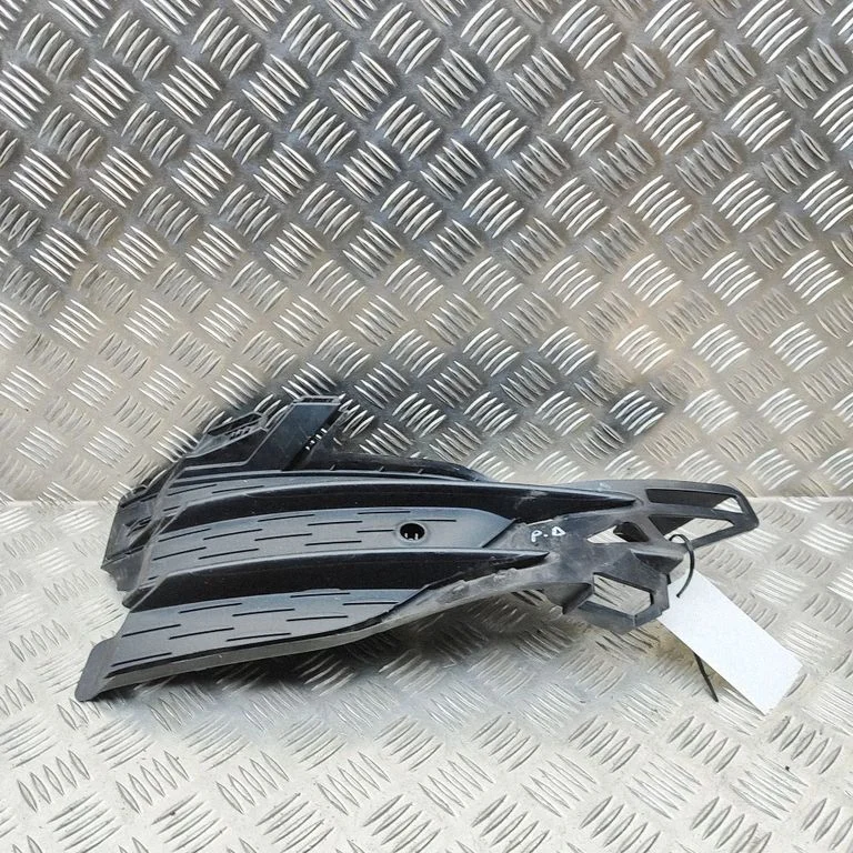 Atrapa przednia (grill) A1678853810