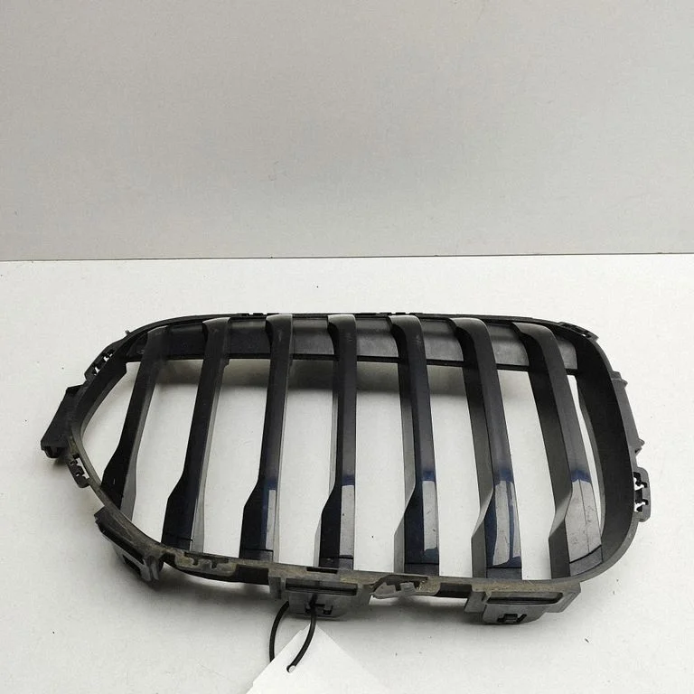 Atrapa przednia (grill) 8493451