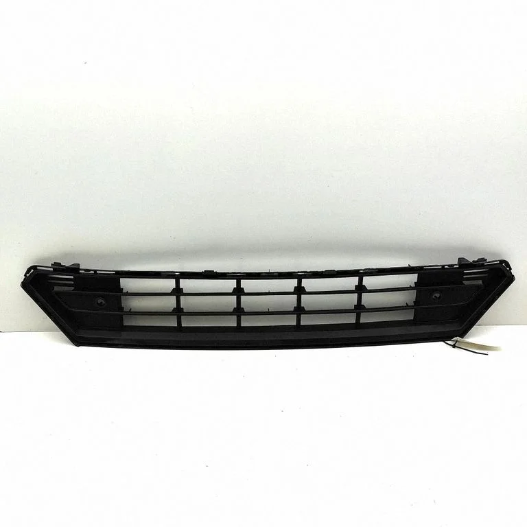 Atrapa przednia (grill) 32136098