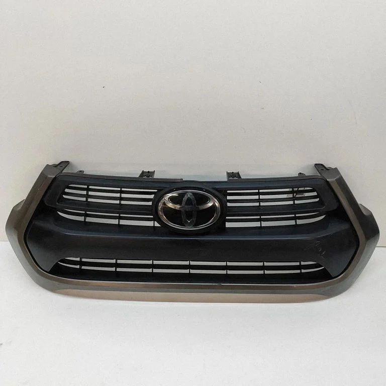 Atrapa przednia (grill) – Toyota Hilux VIII (2020-2025)