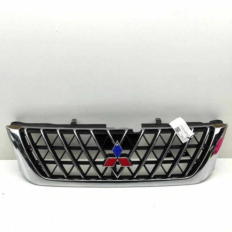 Front grill MR954579