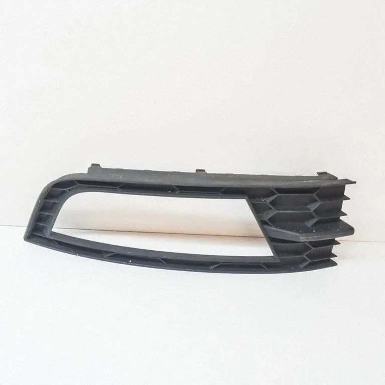 Atrapa przednia (grill) 5E0807681