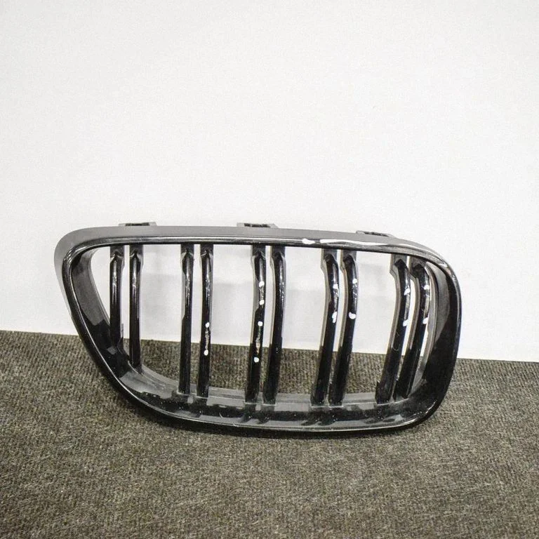 Front grill – right