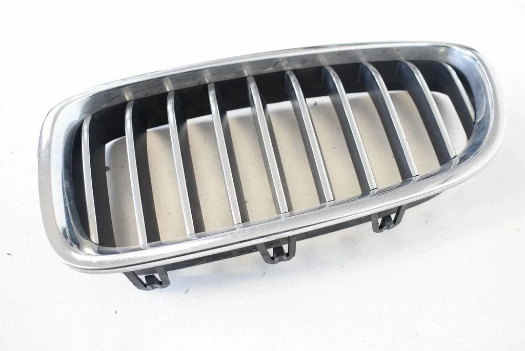 Atrapa przednia (grill) 7412325