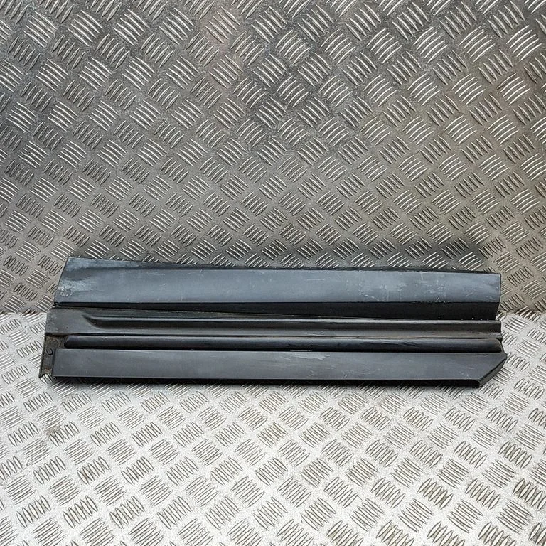 Listwa drzwi tylnych 7574148100