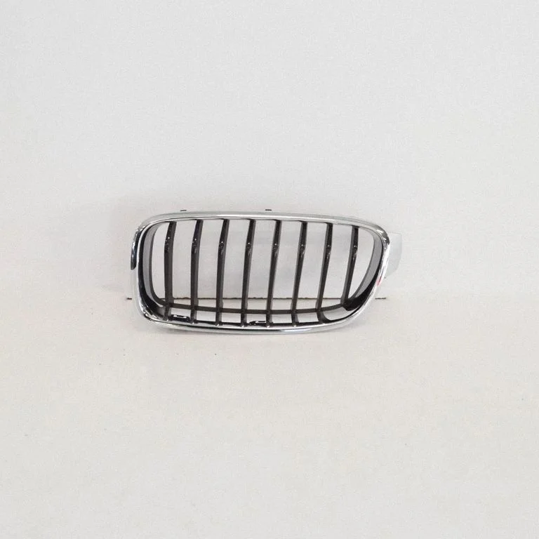 Front grill – left