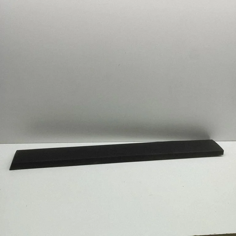 Rear door trim (molding) 104563A1