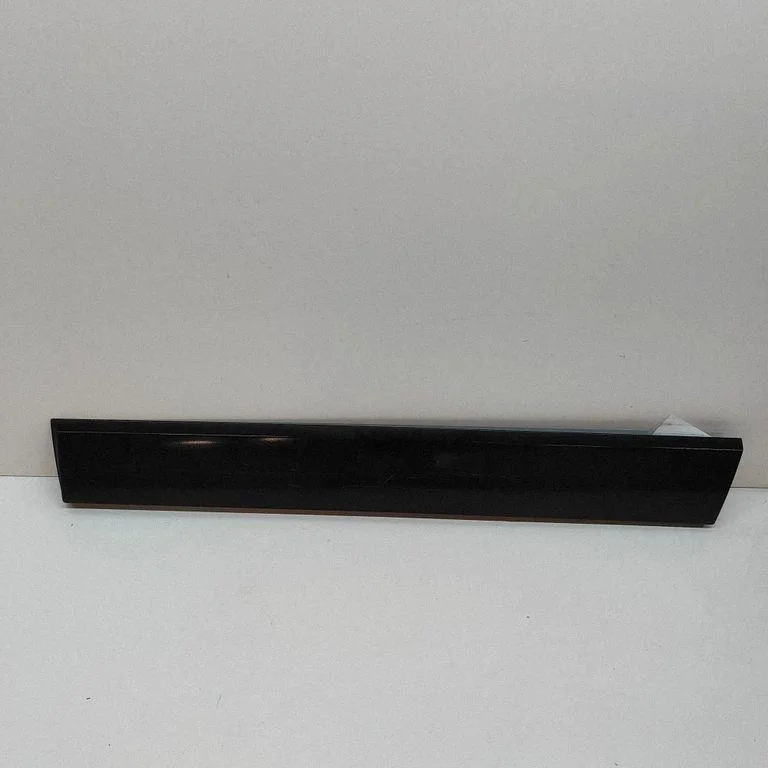 Rear door trim (molding) – Opel Vivaro (2014-2018)