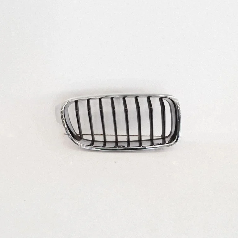 Front grill – right