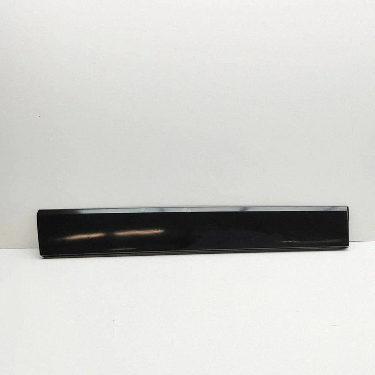 Rear door trim (molding) – Opel Vivaro (2014-2018)