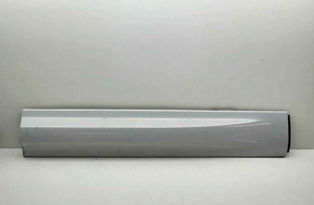 Priekšējo durvju apdare (molings) DK6221064B