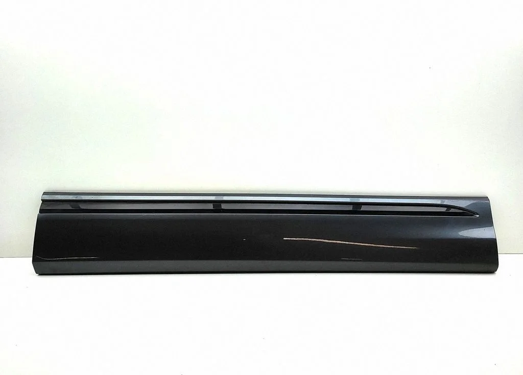 Priekšējo durvju apdare (molings) 4M8853060D