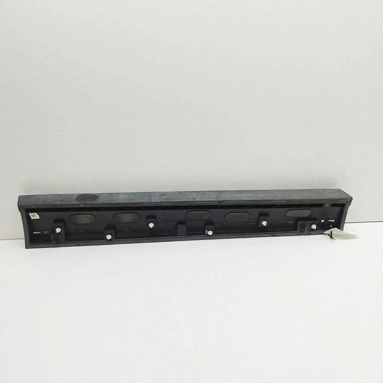 Esiukse liist (mold) PY83A20498BA