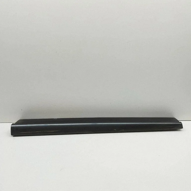 Priekšējo durvju apdare (molings) 80A853960B
