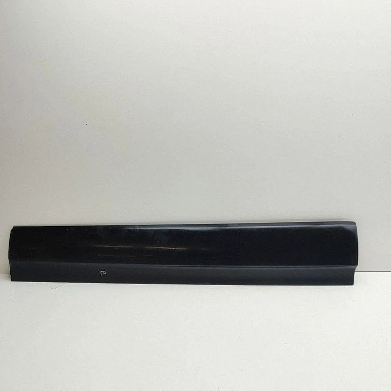 Front door trim (molding) HY3M21064AA