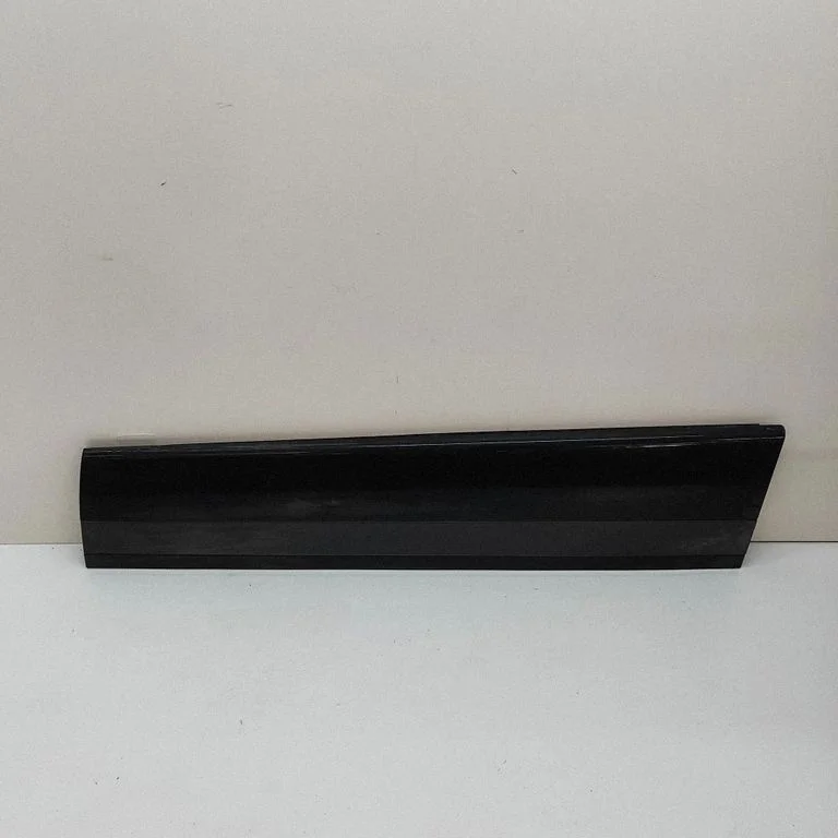 Listwa drzwi przednich J8A221064B