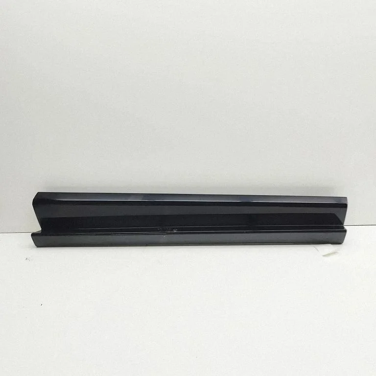 Esiukse liist (mold) PY8323924A