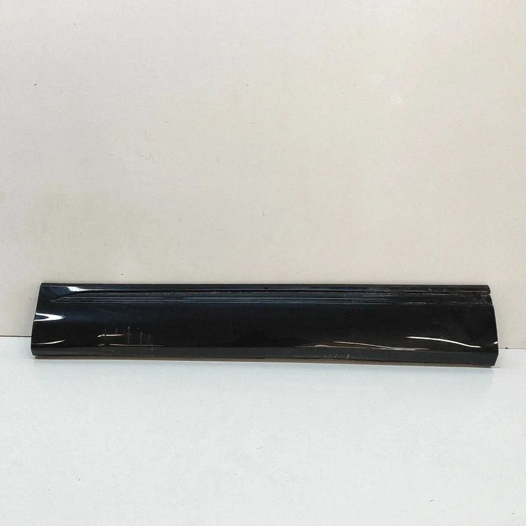 Priekšējo durvju apdare (molings) 4M8853959C