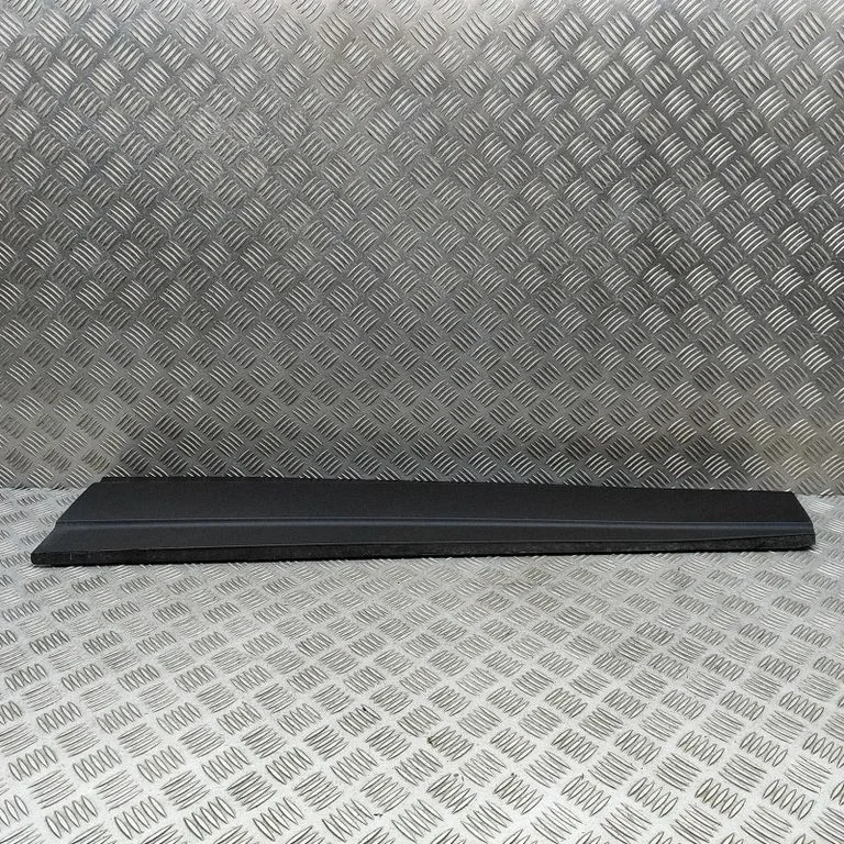 Priekšējo durvju apdare (molings) 89A853960