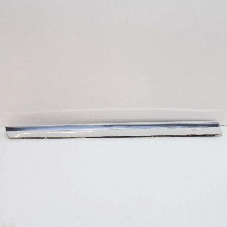 Esiukse liist (mold) 3G8853969B