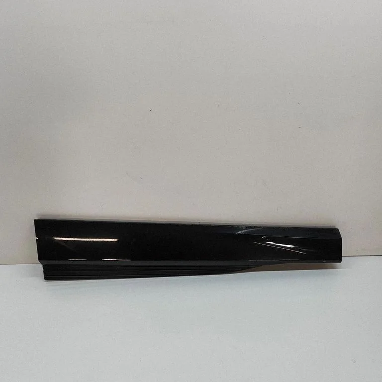 Priekšējo durvju apdare (molings) 4KE853959A