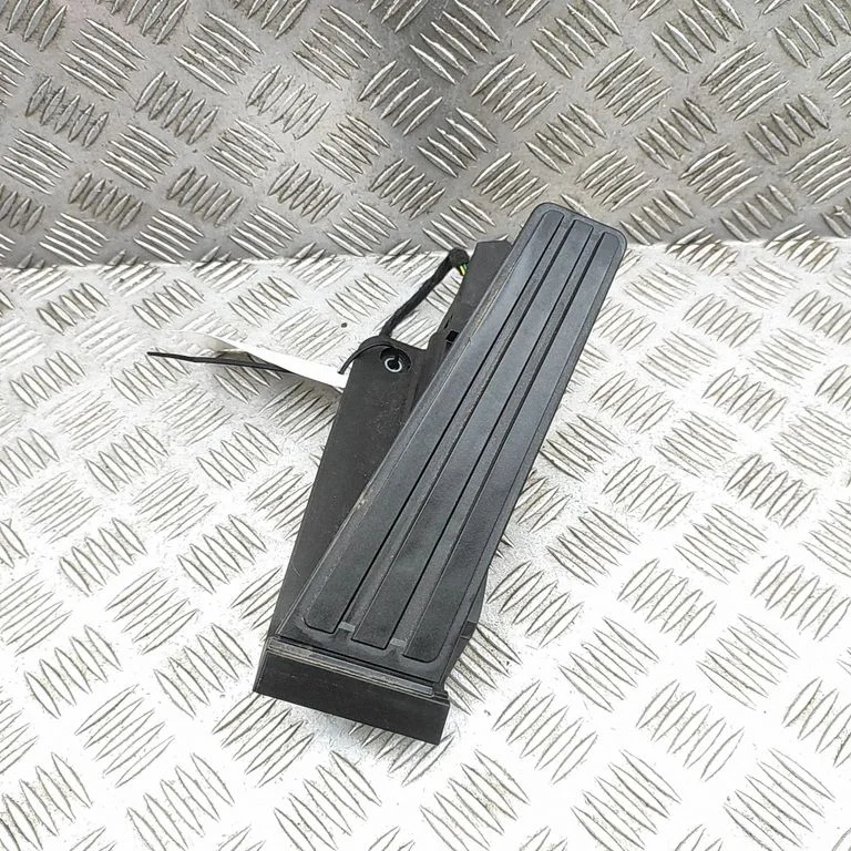 Gaasipedaal 9J1721507B