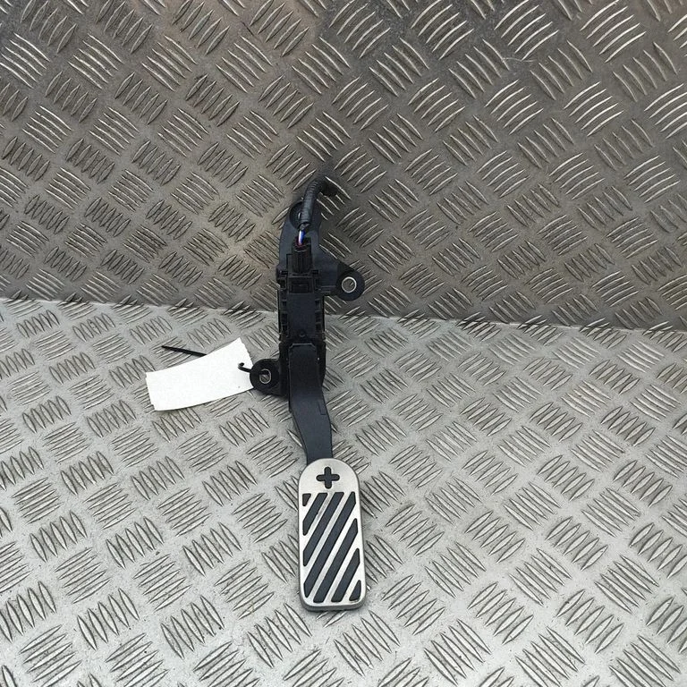 Gaasipedaal 32700KL910