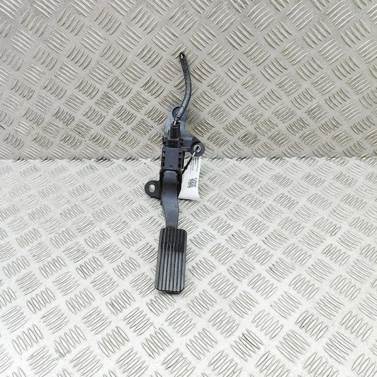 Akseleratora pedālis 32700J9900