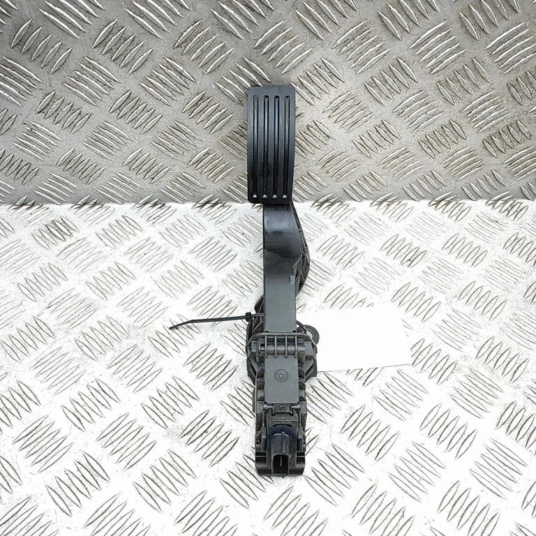 Accelerator throttle pedal 8888911916
