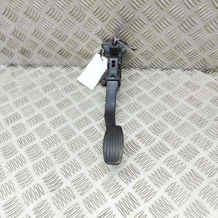 Pedał gazu 52137956