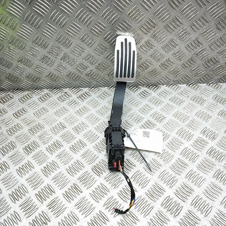 Accelerator throttle pedal 6PV014021