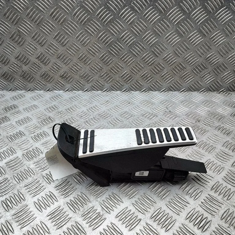 Accelerator throttle pedal 31489766